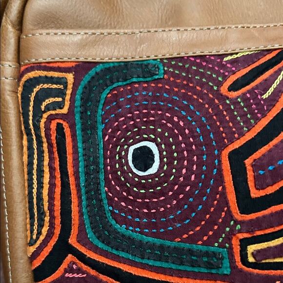 Artisan Mola and Leather Crossbody Bag with Multicolor Pattern - Picture 4 of 12